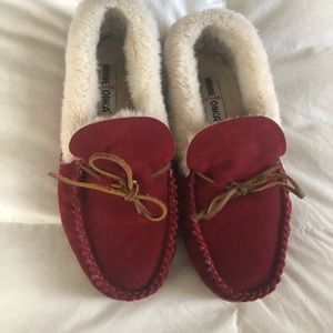 Burgundy size 11 Minnetonkas